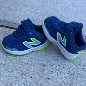 NEW BALANCE SNEAKERS